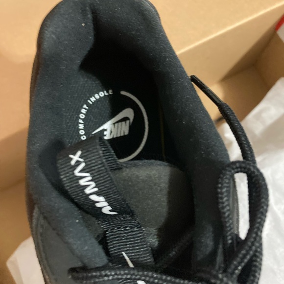 Brand New Ladies Nike - Picture 5 of 12